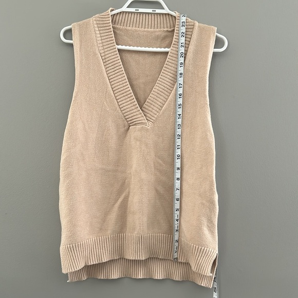 Knitted Oversized Vest - Picture 6 of 8
